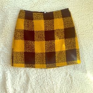 Tweed black and yellow plaid skirt